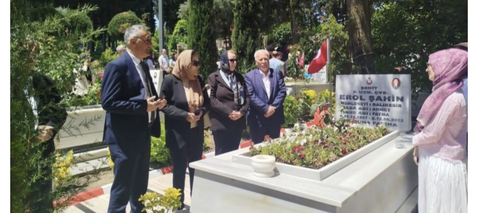 İYİ Parti Karesi İlçe Başkanlığı’ndan Şehitlik Ziyareti - GÜNDEM - İnternetin Ajansı
